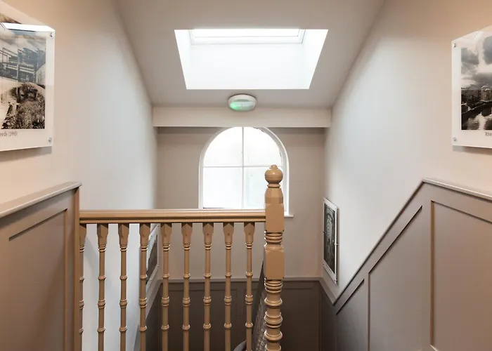 Bright 2-bed - Park Square - Centre Daire *