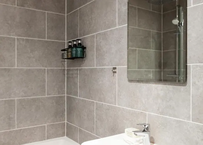 Bright 2-bed - Park Square - Centre Daire *