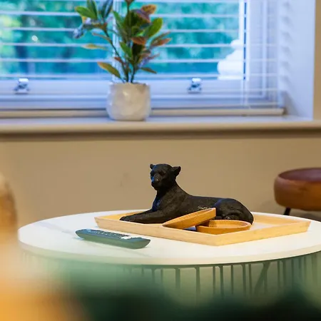 2 Bedroom Flat - Long Term Rates- Contractors-professionals-relocation *