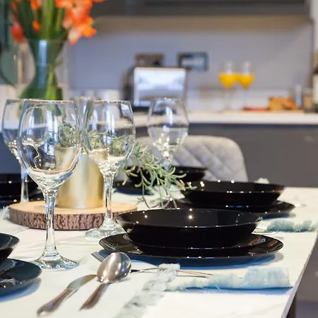 2 Bedroom Flat - Long Term Rates- Contractors-professionals-relocation * 利兹