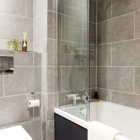 2 Bedroom Flat - Long Term Rates- Contractors-professionals-relocation 公寓 利兹