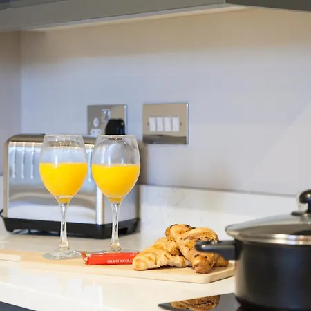 2 Bedroom Flat - Long Term Rates- Contractors-professionals-relocation 公寓 利兹