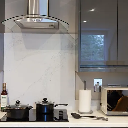 2 Bedroom Flat - Long Term Rates- Contractors-professionals-relocation *