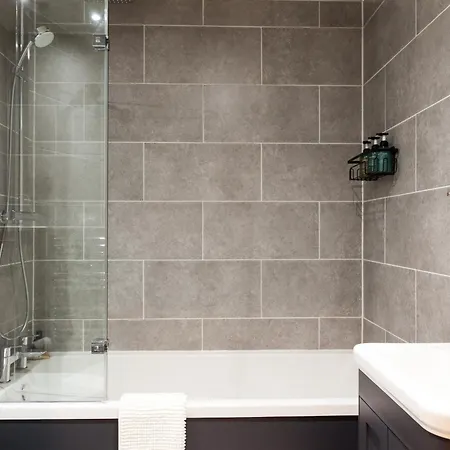 2 Bedroom Flat - Long Term Rates- Contractors-professionals-relocation 公寓