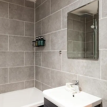 2 Bedroom Flat - Long Term Rates- Contractors-professionals-relocation 公寓 *