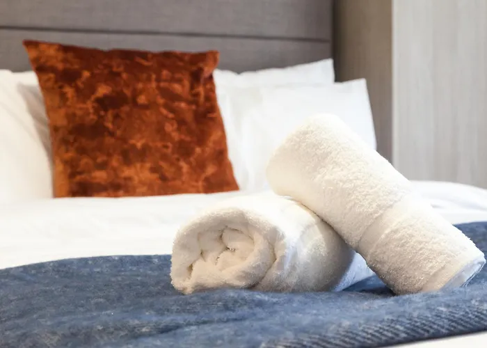 Lägenhet Bright 2-bed - Park Square - Centre